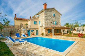 Pets Friendly, Fully Fenced Villa Angela with Pool